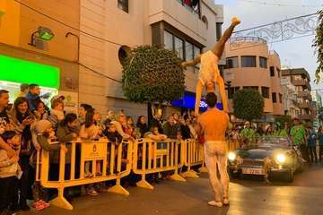 El dúo Leví y Estrella fue uno de los grandes atractivos de la Cabalgata de Reyes en Telde (Foto Antonio Alí)
